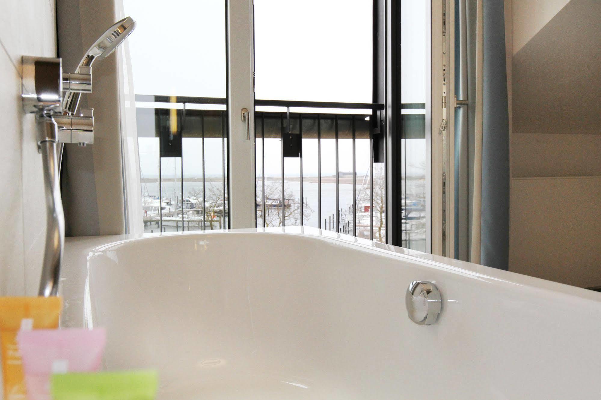 Hafenhotel Meereszeiten ไฮลิเกนฮาเฟิน ภายนอก รูปภาพ