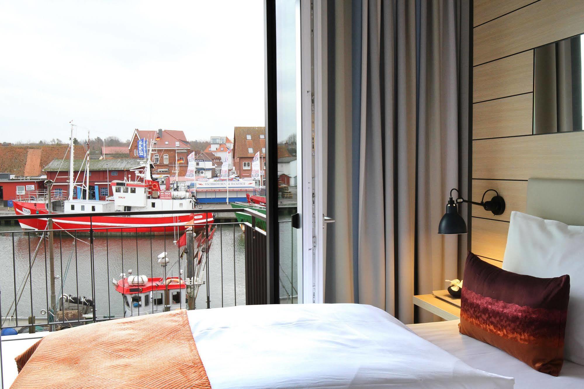 Hafenhotel Meereszeiten ไฮลิเกนฮาเฟิน ภายนอก รูปภาพ